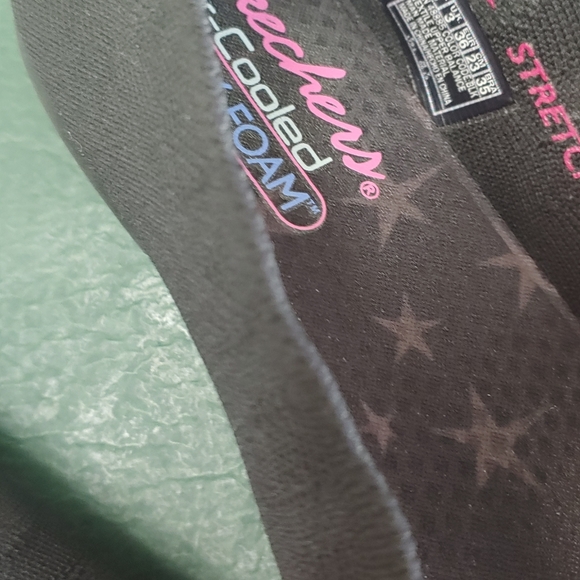 Lot of 2 Skechers flats. Navy and Black, size 6. - Picture 3 of 6